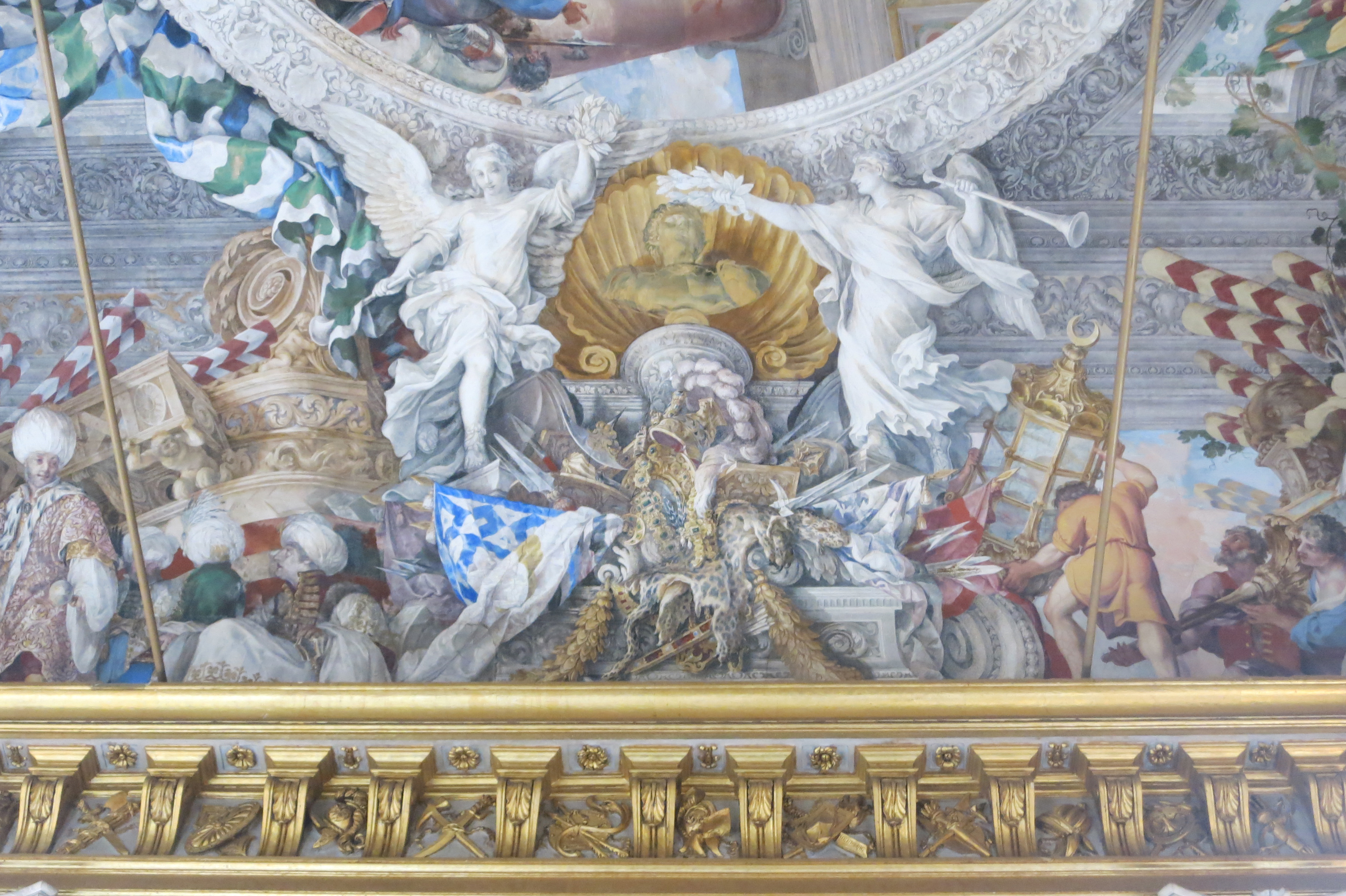 Fotografie der Deckenmalerei in der Galleria Colonna in Rom. 