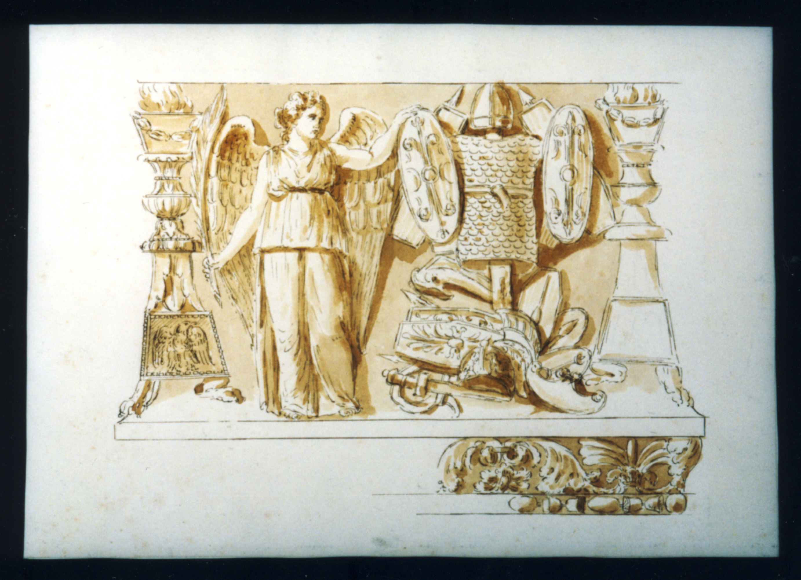 Zeichnung eines Viktoria-Trophäen-Relief. Eine weibliche Figur hält einen Lorbeerkranz. Sie steht vor militärischen Ornamenten.