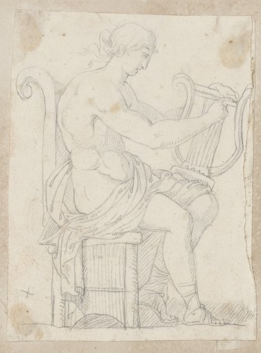 Auflichtaufnahme Profilansicht einer sitzenden männlichen Figur mit Lyra mit schwarzer Kreide gezeichnet