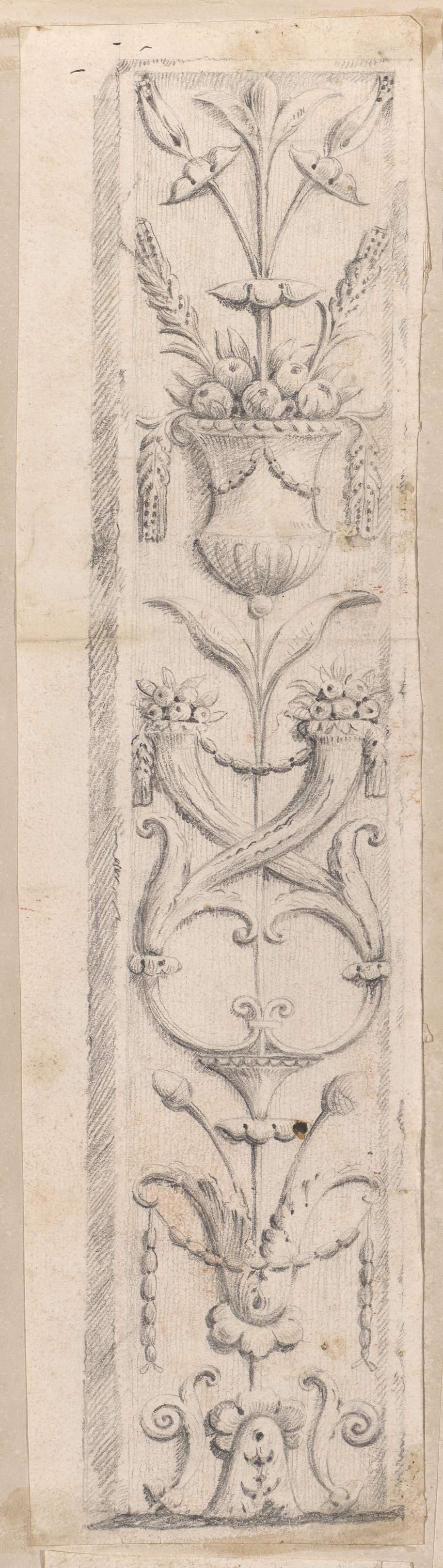 Auflichtaufnahme Mit schwarzer Kreide gezeichnete Pilasterfüllung mit Füllhörnern, Fruchtschale und Blüten