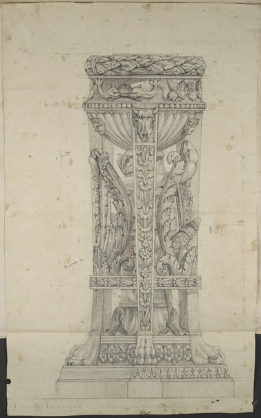 Auflichtaufnahme Aufsicht vom reich mit Ornamenten geschmückten Dreifuß des Apoll mit Schlange in schwarzer Kreide, Graphit und Rötel gefertigt