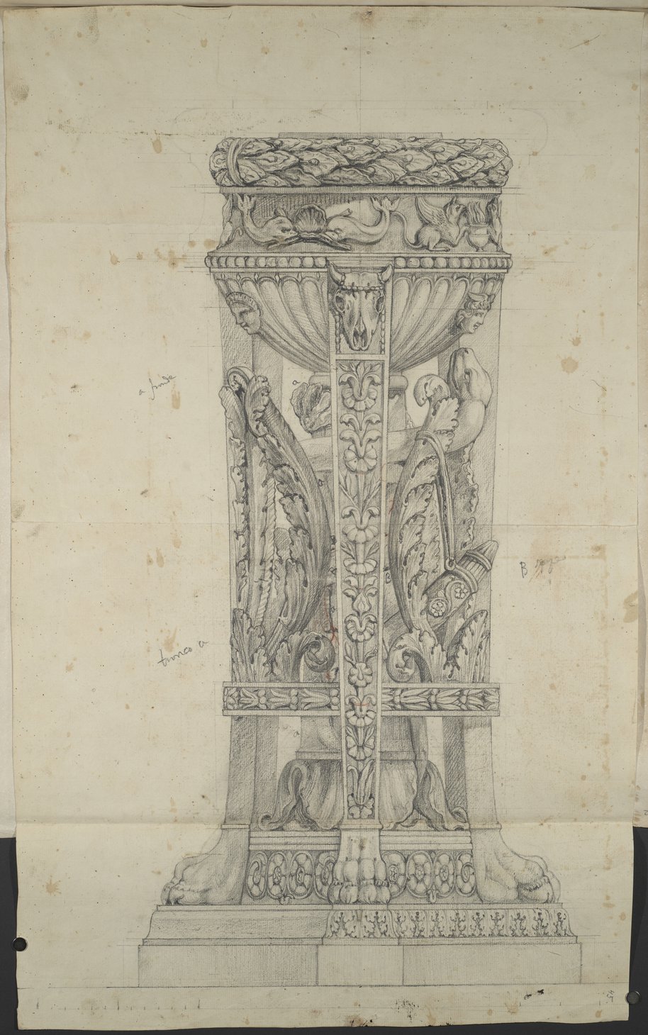Auflichtaufnahme Aufsicht vom reich mit Ornamenten geschmückten Dreifuß des Apoll mit Schlange in schwarzer Kreide, Graphit und Rötel gefertigt