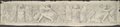 Auflichtaufnahme Mit schwarzer Kreide gezeichnetes Viktorienfries mit zwischen Prunkrüstungen und -Schildern sitzenden Viktorien vom Palazzetto Massimo istoriato