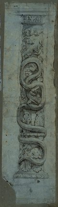 UV fluorescence photograph Column with bearded snake, vine and leaf motifs, drawn in black pen